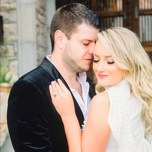 Meet Your Posher!!! 🌼✨🙋🏼 - Picture 4 of 5